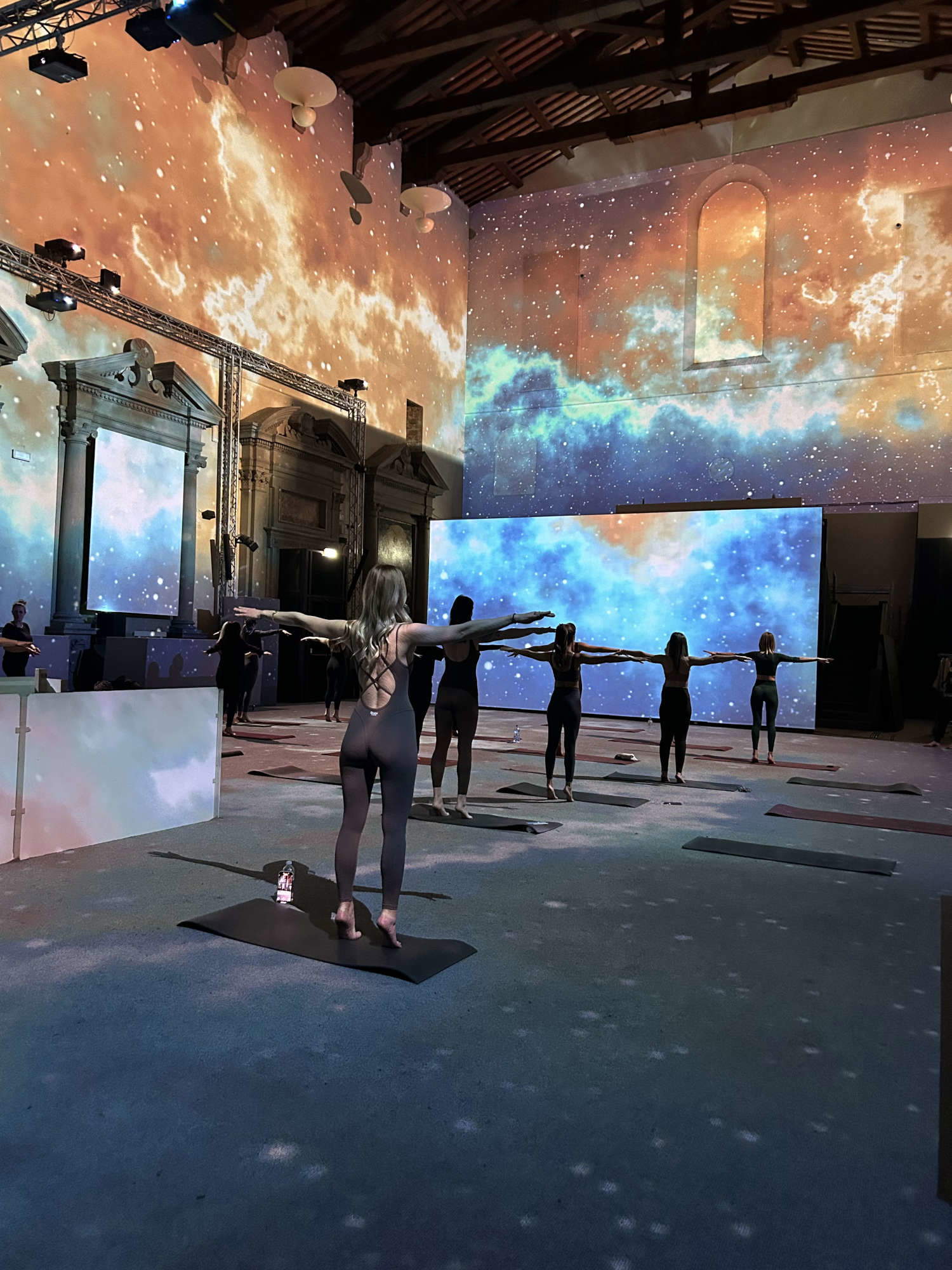 Pilates in der ehemaligen Kirche von Santo Stefano al Ponte, der heutigen Kathedrale des Bildes. Foto: Cross Media Group