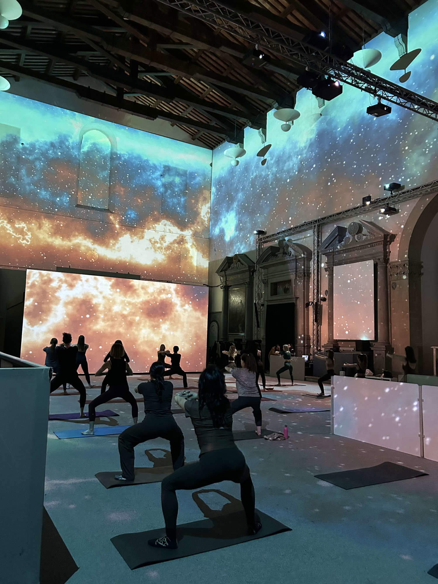Pilates in der ehemaligen Kirche von Santo Stefano al Ponte, der heutigen Kathedrale des Bildes. Foto: Cross Media Group