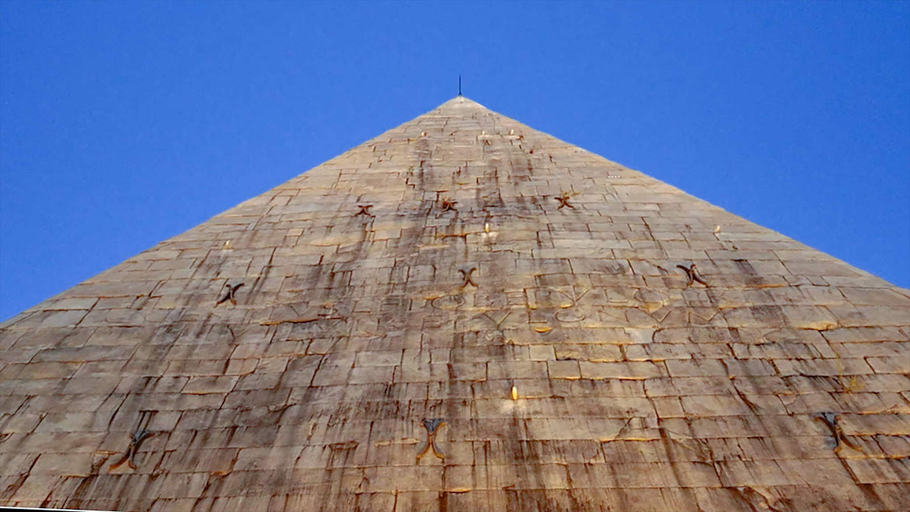 Piramide Cestia. Foto: Fabio Caricchia