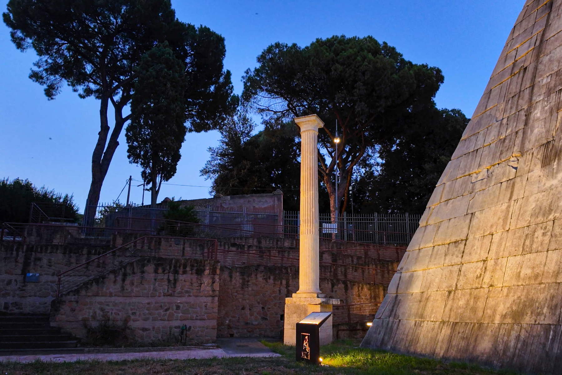 Piramide Cestia. Foto: Fabio Caricchia