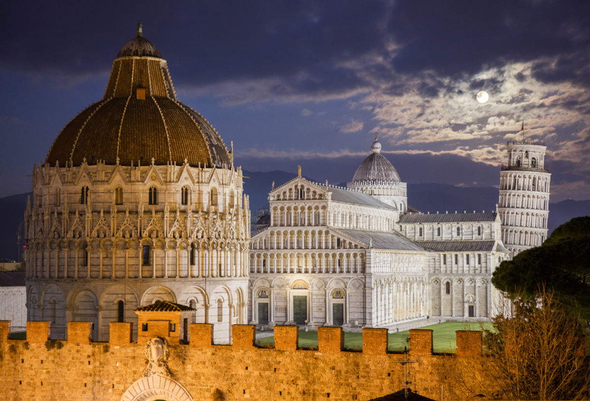Piazza dei Miracoli at night. Photo: Photo &copy; Fabio Muzzi 2026