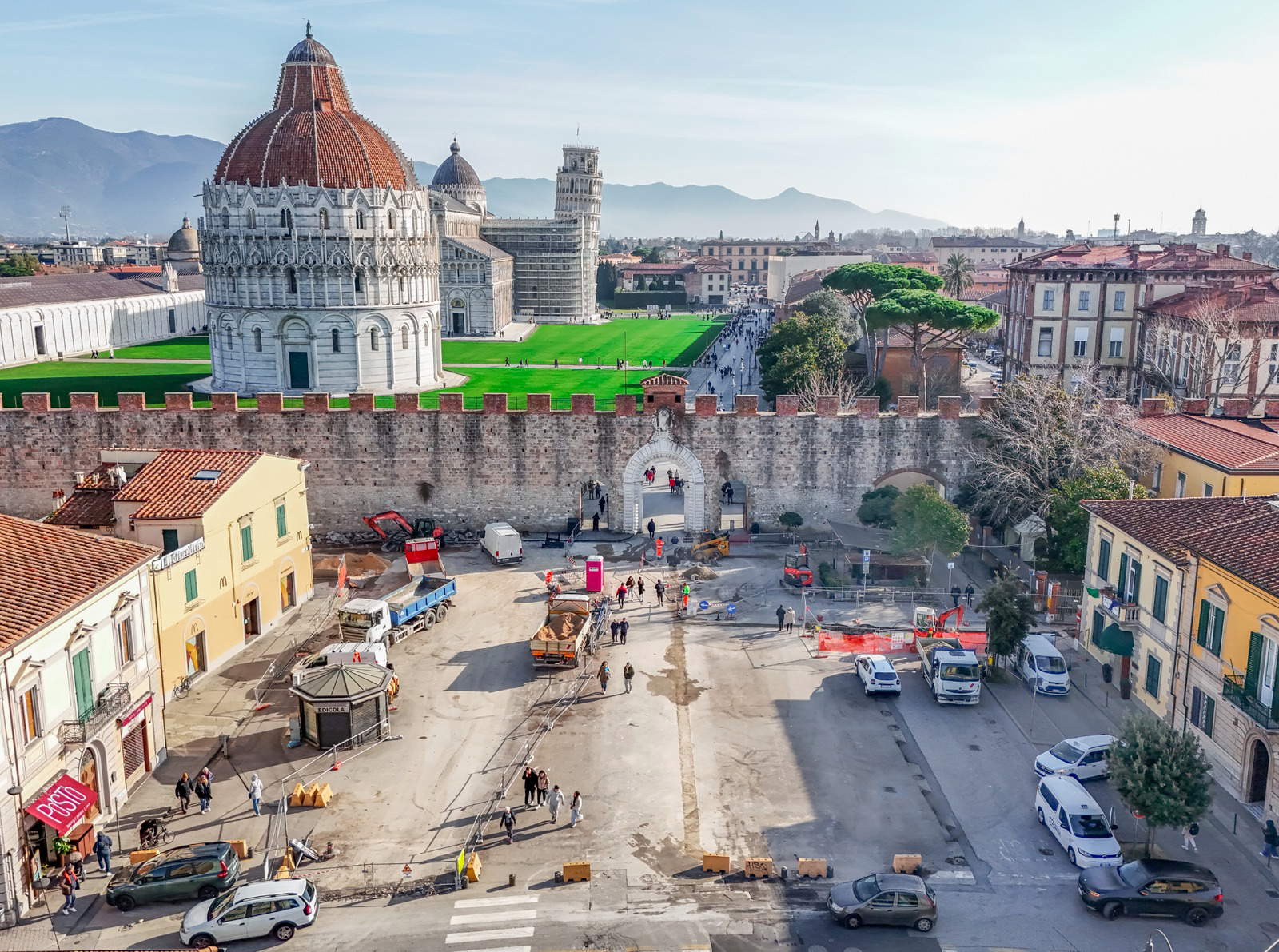 Piazza Manin sans les étals, après l'intervention. Photo : Fabio Muzzi / Municipalité de Pise