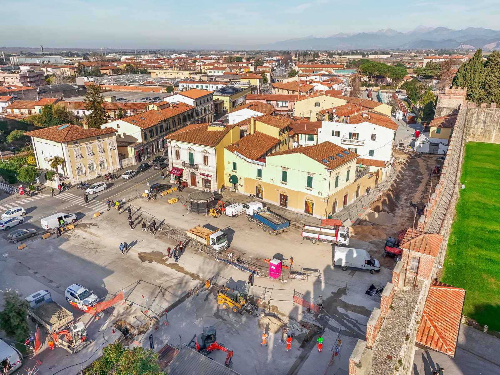 Piazza Manin sans les étals, après l'intervention. Photo : Fabio Muzzi / Municipalité de Pise