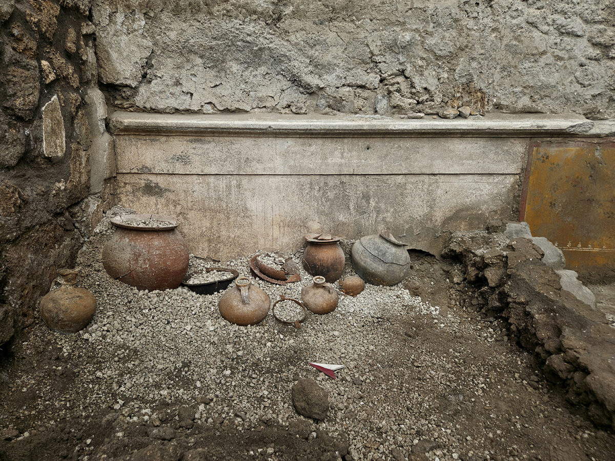Die gefundenen Gefäße und Töpfe aus Bronze, Glas und Keramik. Foto: Kulturministerium – Archäologischer Park von Pompeji