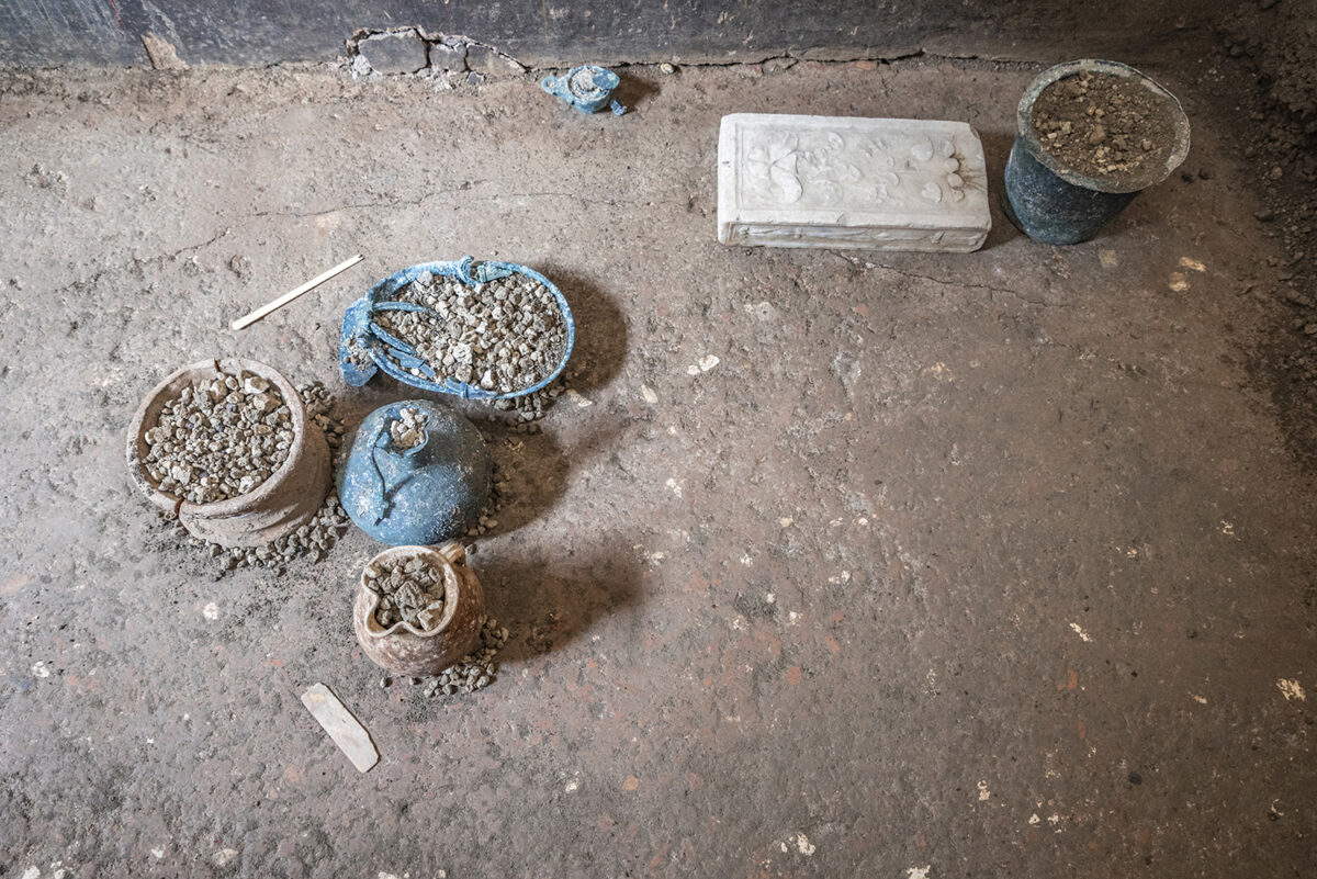 Die gefundenen Gefäße und Töpfe aus Bronze, Glas und Keramik. Foto: Kulturministerium – Archäologischer Park von Pompeji