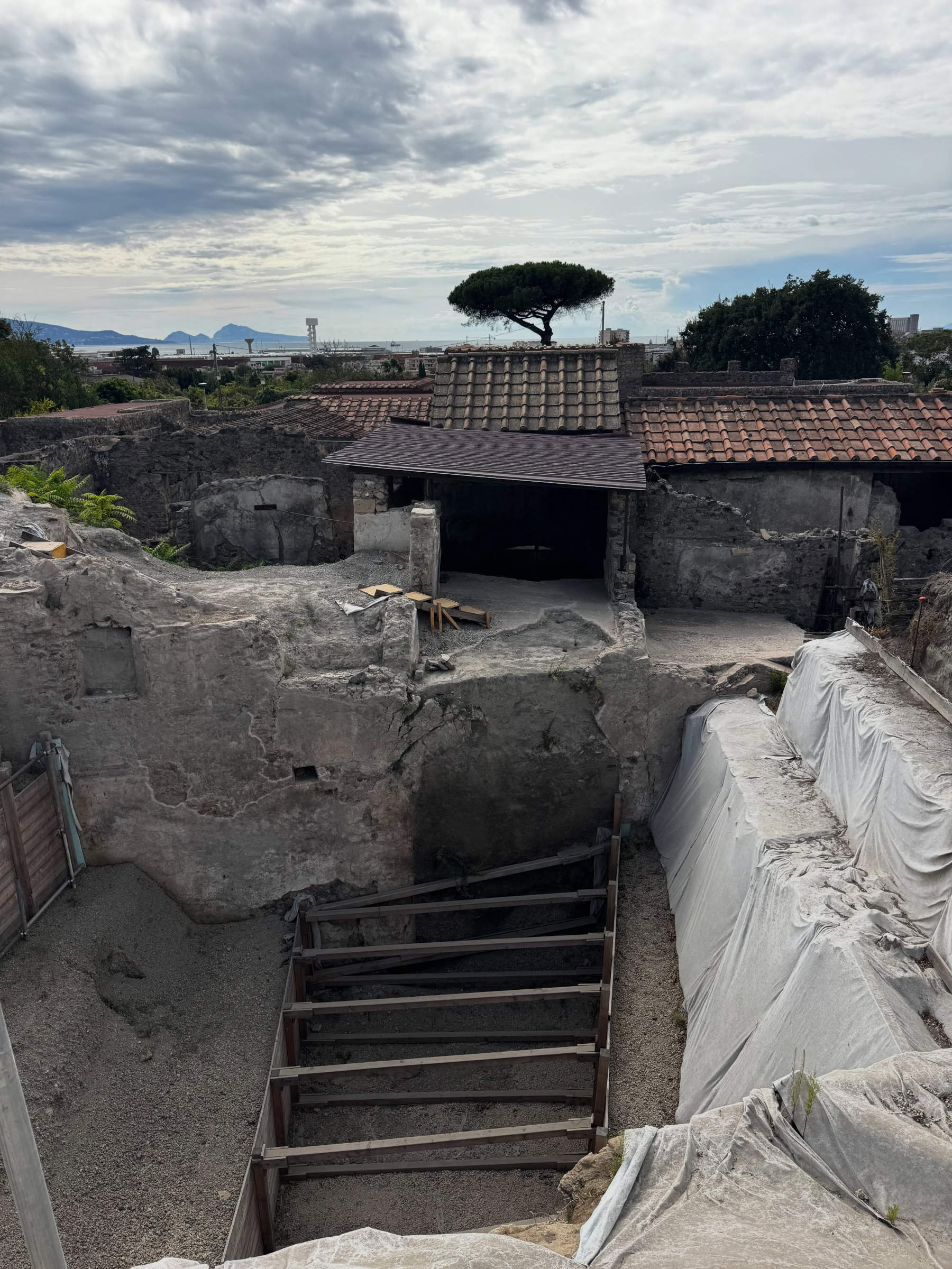 Haupteingang der Villa dei Misteri. Foto: &copy; Instagram-Profil von Gabriel Zuchtriegel