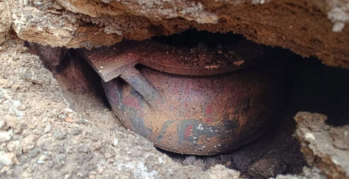 Pontecagnano (Salerne) : découverte d'une rare tombe « cubique » abritant un cratère corinthien