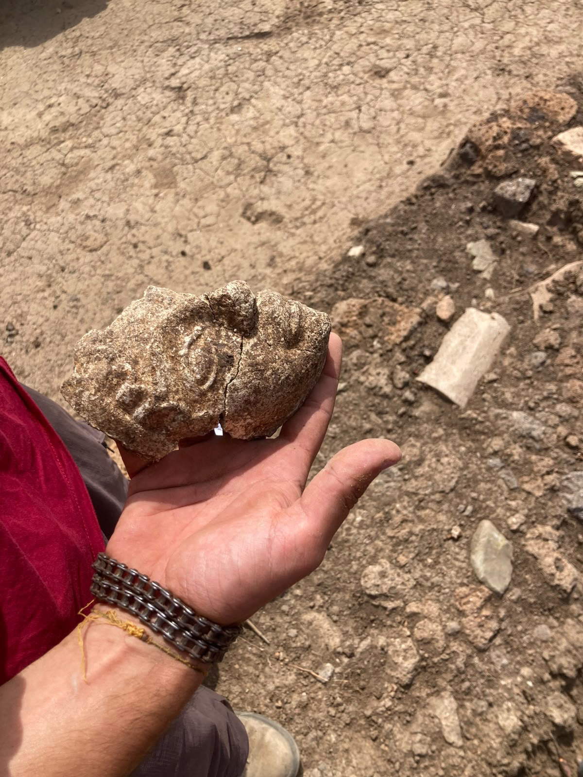 Fragmento de antefisa con el rostro de la diosa Uni. Foto: &copy; Perfil de Instagram - Pyrgi - Etruscología de la Sapienza