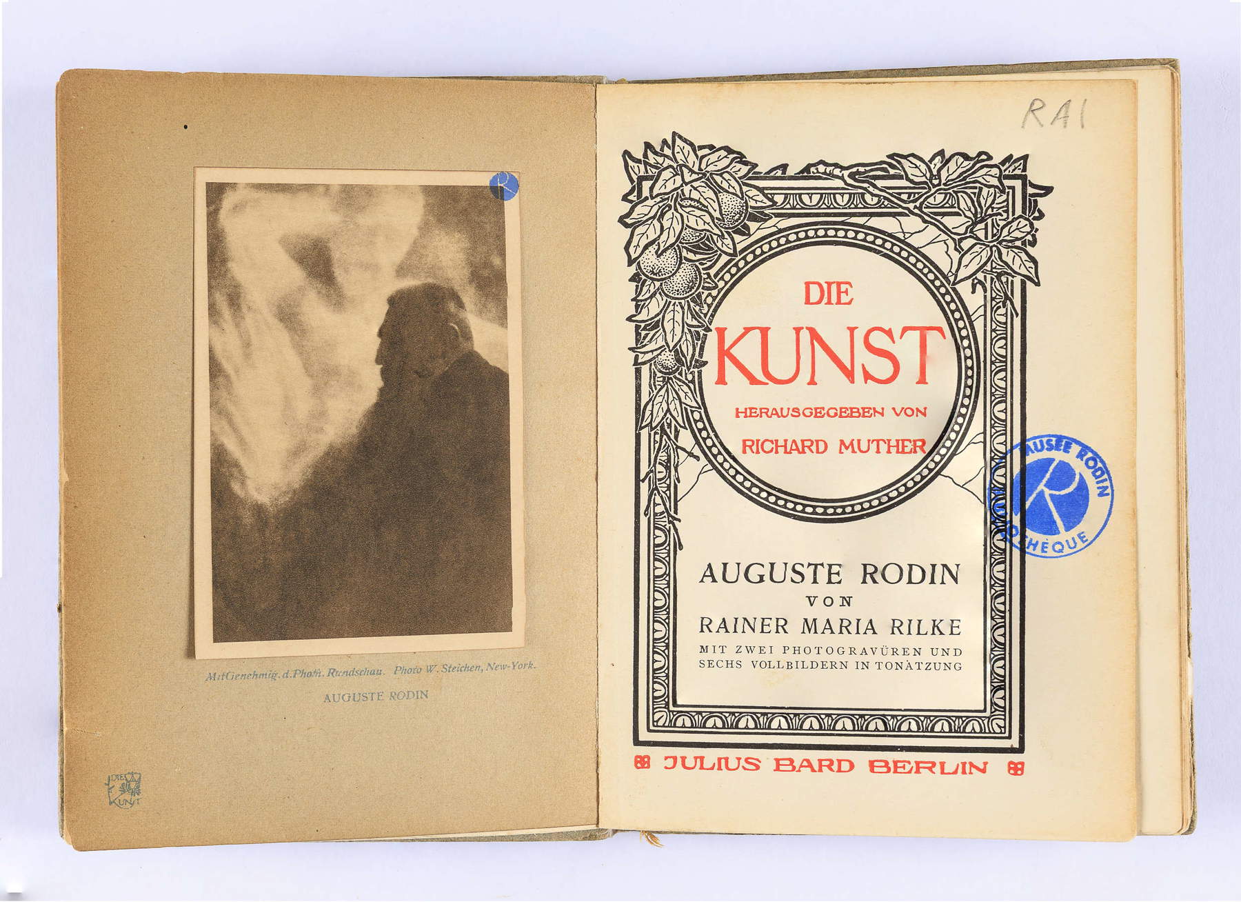 Rainer Maria Rilke, Die Kunst, Auguste Rodin, Exemplar Nr. 1 (Buch, 73 Seiten, 17 x 12 cm; Paris, Mus&eacute;e Rodin) &copy; Agence Photographique du Mus&eacute;e Rodin – Jerome Manoukian