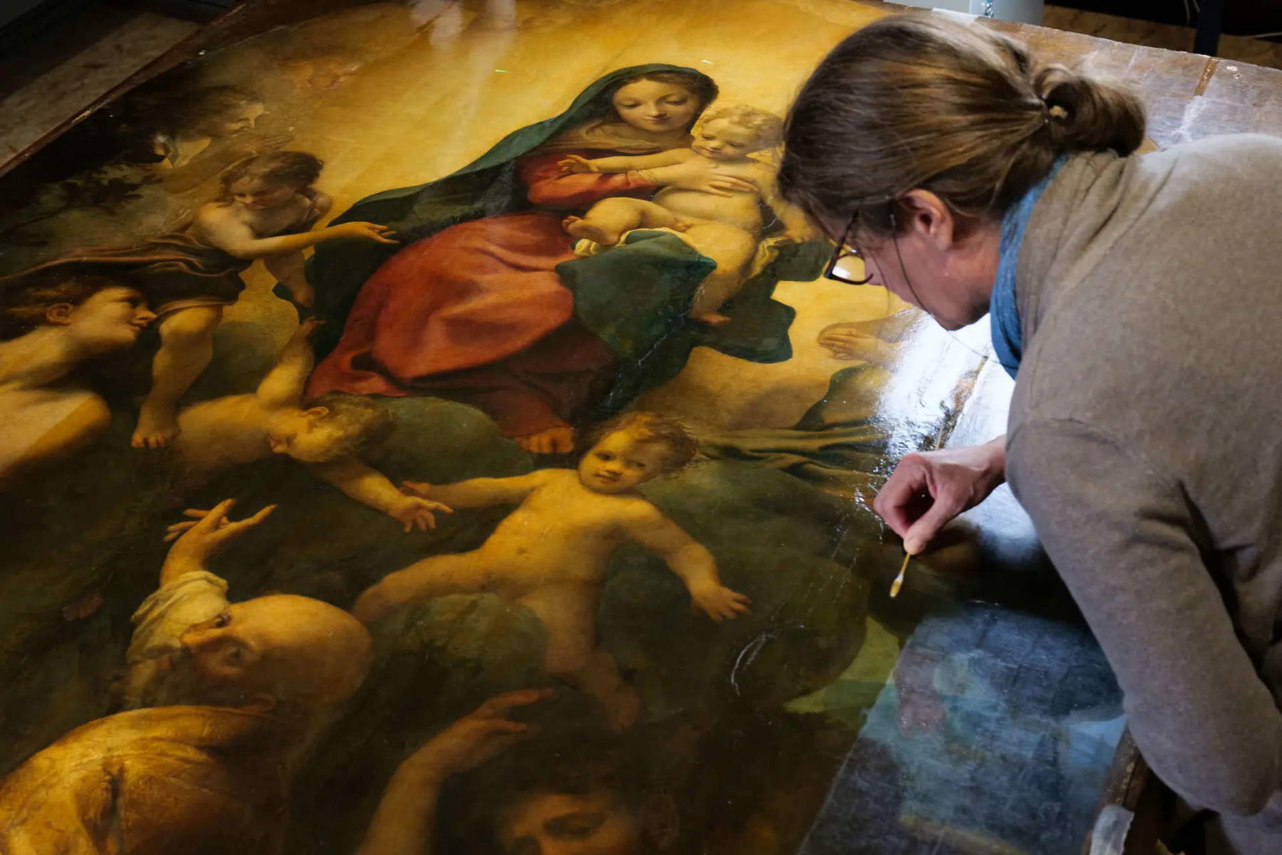 La restauración de «La Virgen de San Sebastián», de Correggio. Foto: Klemens Renner / Staatliche Kunstsammlungen Dresden