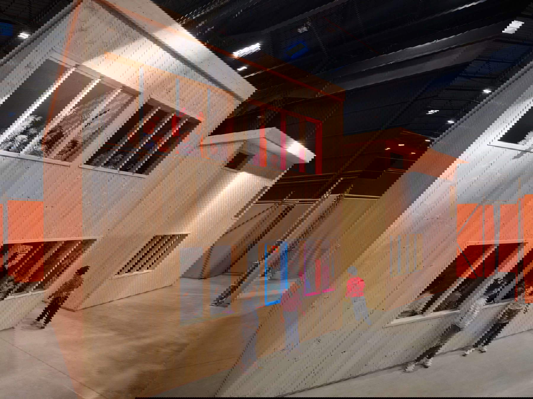 Obras arquitectónicas de Rirkrit Tiravanija. Cortesía de Pirelli Hangarbicocca