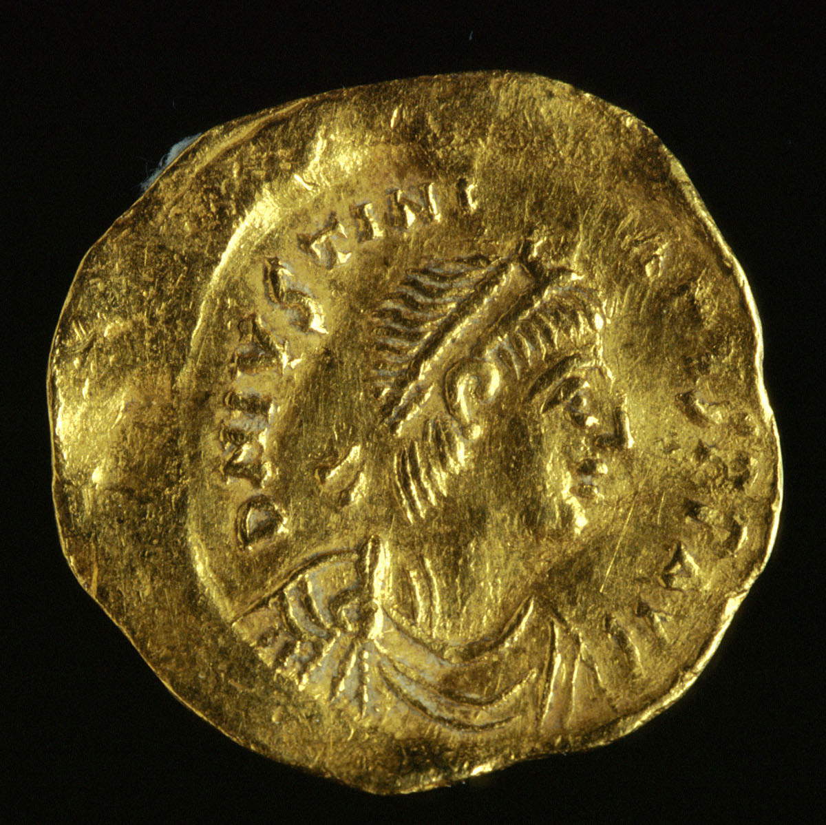 Tremisse di Giustiniano, moneta (537-542 d.C.; Roma, Museo Nazionale Romano - Palazzo Massimo - Medagliere)