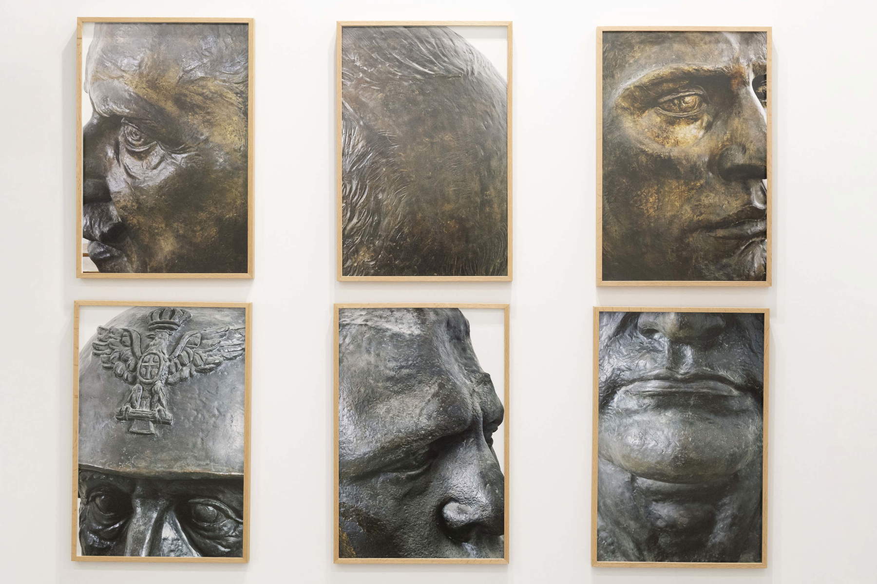Rossella Biscotti, The Heads in Question (Les têtes en question) (2009-2025 ; 6 impressions à jet d'encre sur papier, 75 x 50 cm chacune). Acquis par Mor Charpentier, Paris