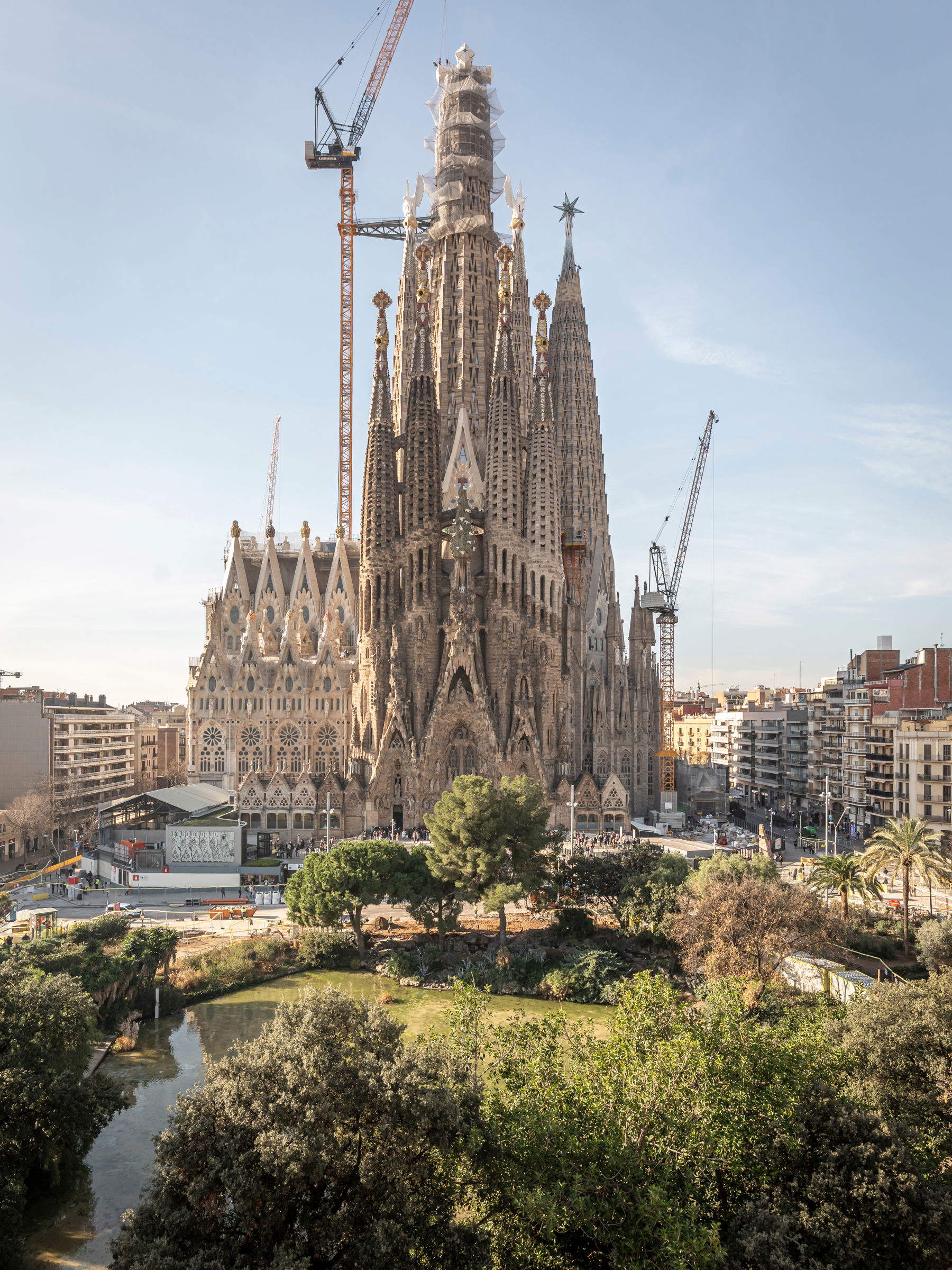Sagrada Fam lia Installed The Four Horizontal Arms Of The Cross Of The 