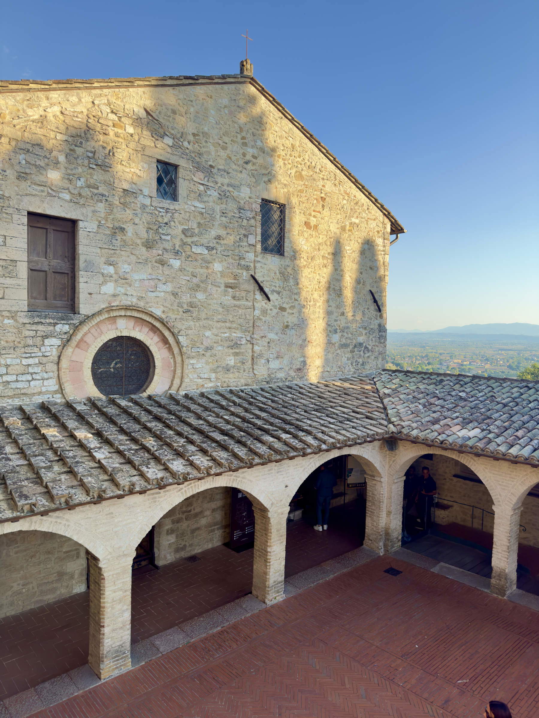 Außenansicht der Wallfahrtskirche San Damiano in Assisi. Bildnachweis: Fra Angelo Calledda