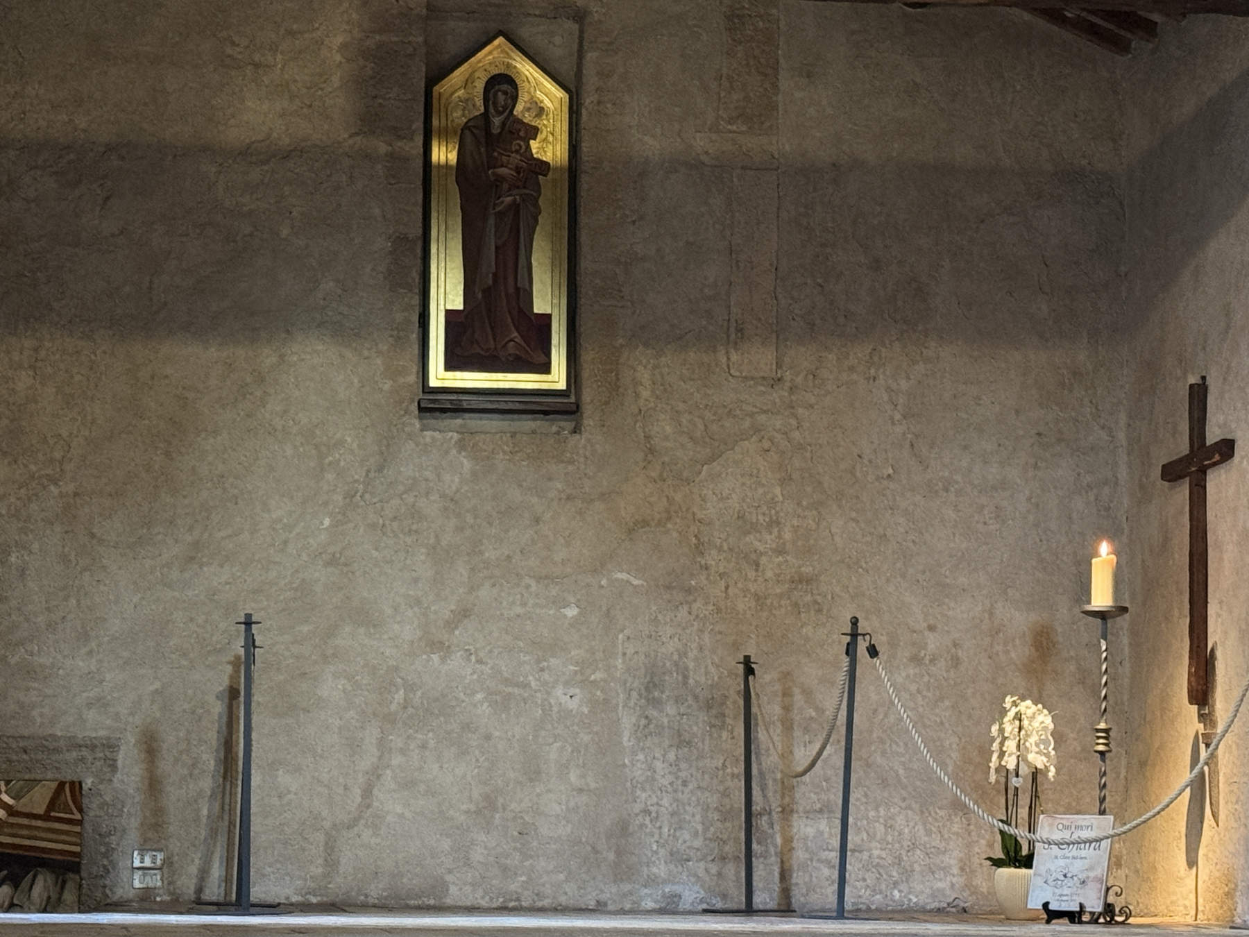Innenansicht der Wallfahrtskirche San Damiano in Assisi. Bildnachweis: Fra Angelo Calledda