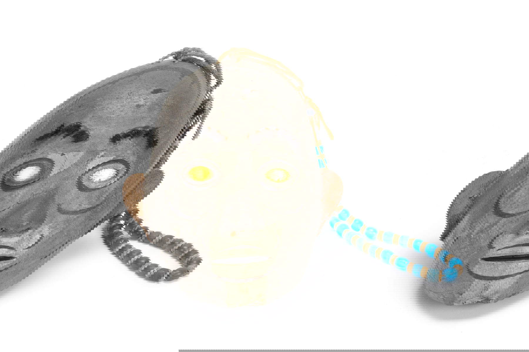 Ritueller menschlicher Schädel ausgestellt