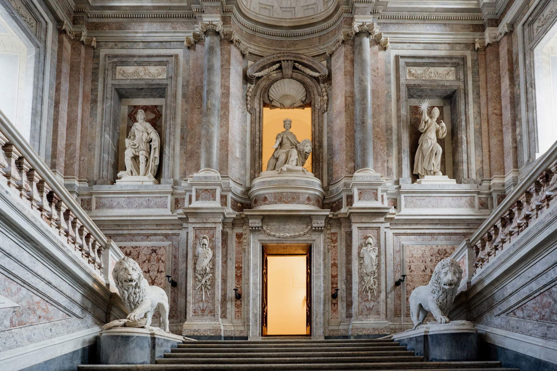 La Escalera Real del Palacio Real de Caserta. Foto: Marco Ferraro