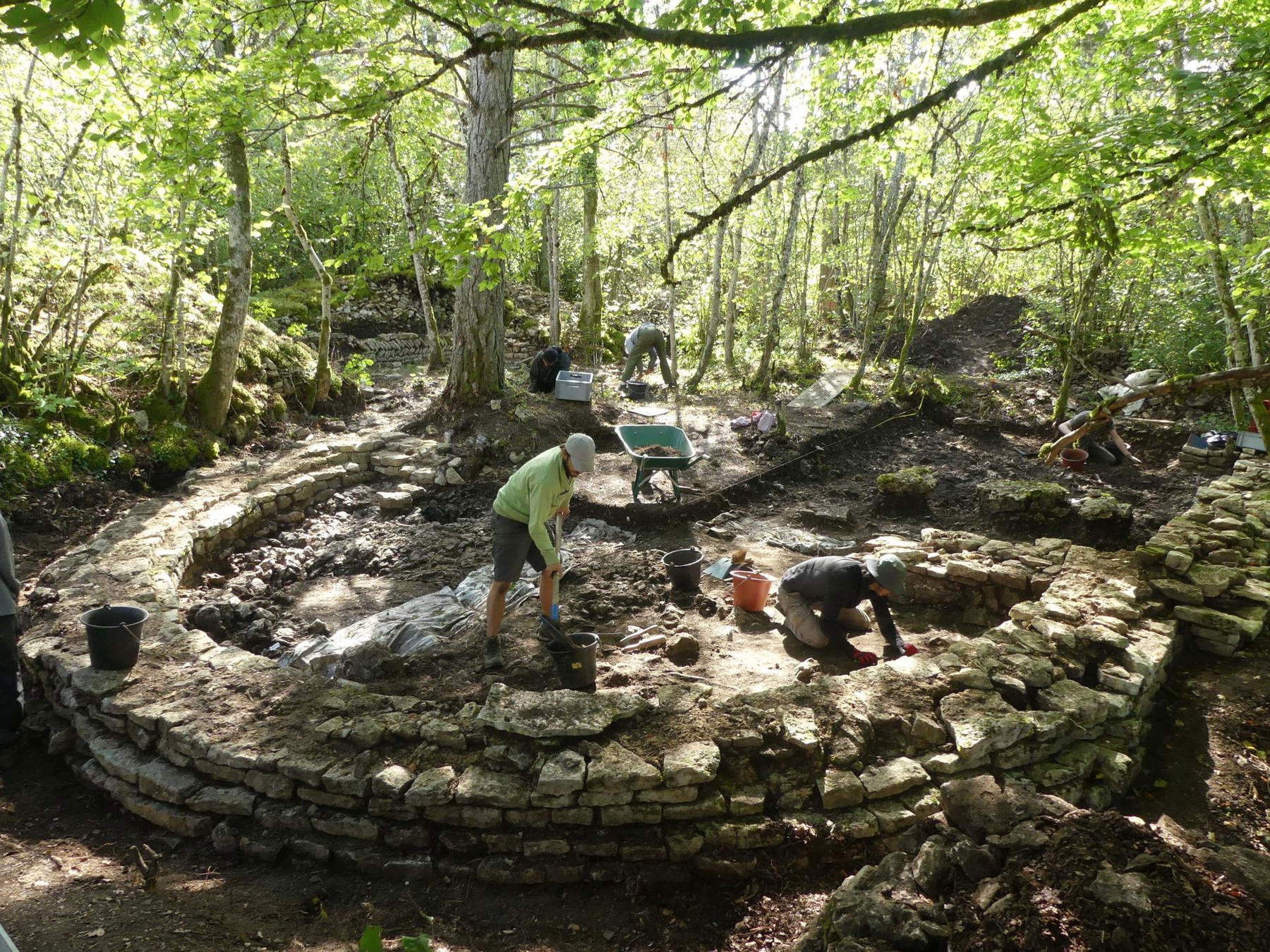 View of the apse and choir of the church at the summit during the 2022 excavations