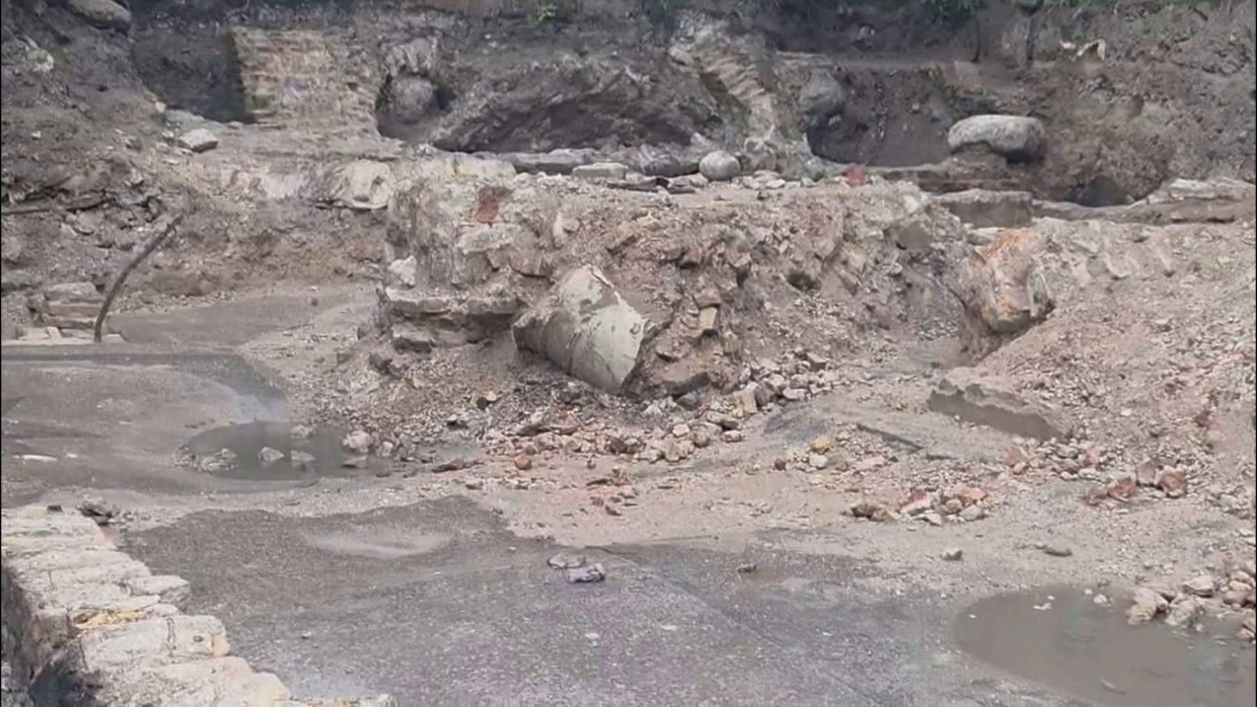 L'un des chapiteaux des colonnes de la synagogue, retrouvé en morceaux lors des fouilles. Photo : Jon Seligman, Projet de recherche sur la Grande Synagogue de Vilnius et Shulhoyf, et Autorité israélienne du patrimoine culturel