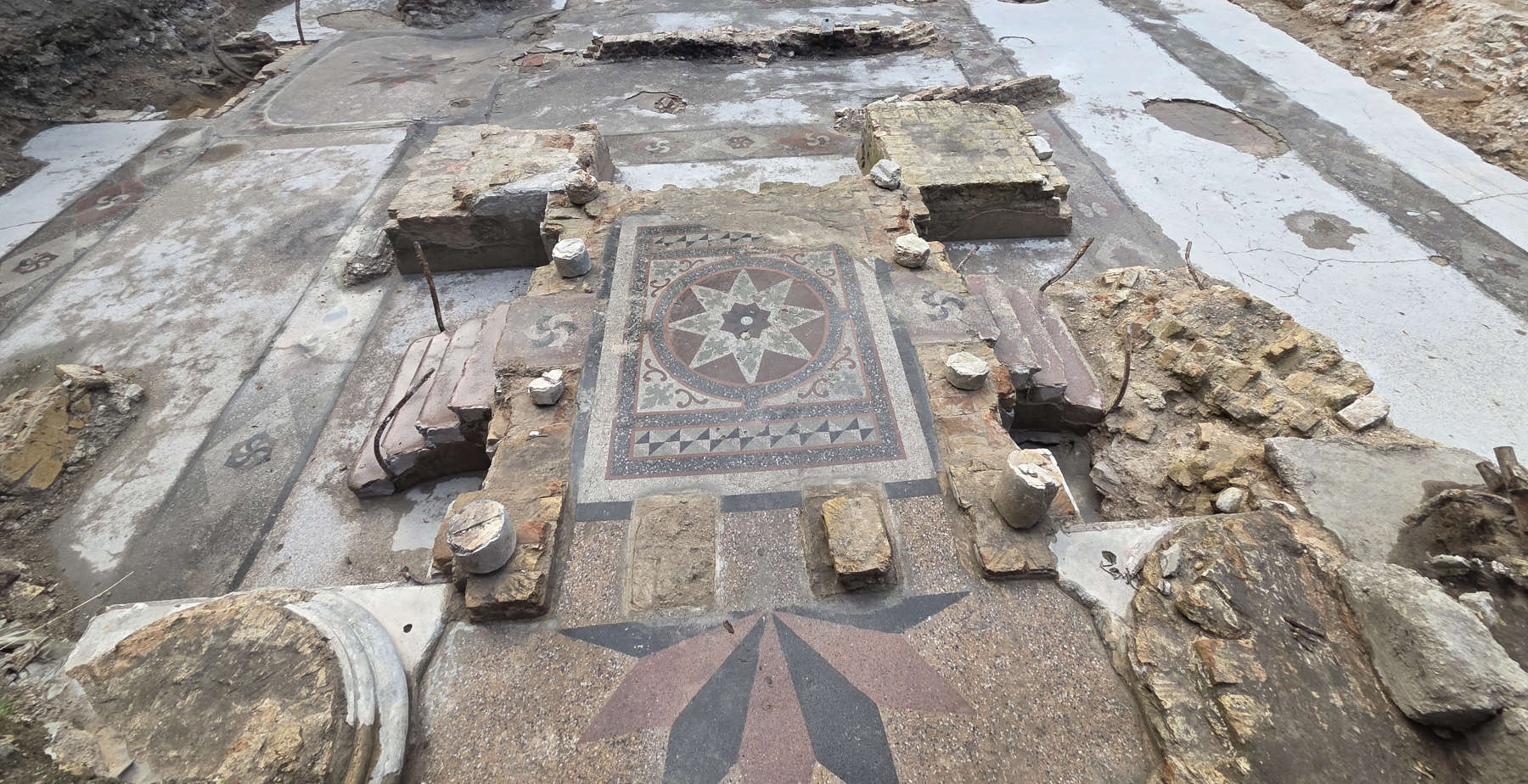 Lituanie : importantes découvertes dans la Grande Synagogue de Vilnius : la bimah refait surface, des vestiges ont été mis au jour