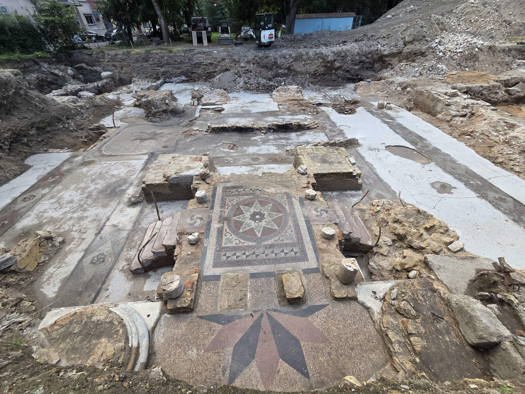 Vue aérienne du site de fouilles et de la Grande Synagogue de Vilnius. Photo : Rytis Tamulynas, Grande Synagogue de Vilnius et projet de recherche Shulhoyf