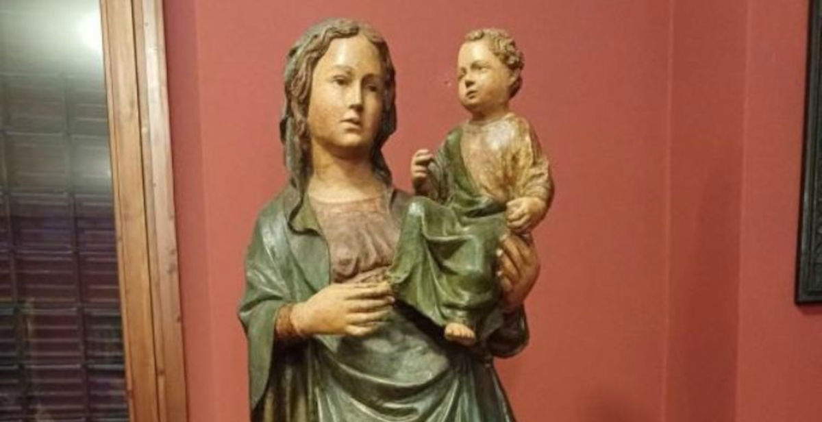 TPC Carabinieri bergen eine 1977 aus dem Schloss Monselice gestohlene Holzmadonna aus dem 14.