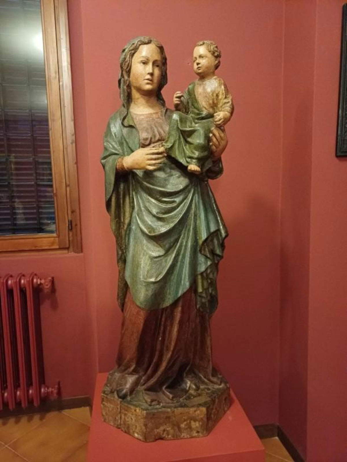 Sieneser Schule, wiederhergestellte Madonna mit Kind (14. Jahrhundert). Foto: Carabinieri Abteilung Schutz des kulturellen Erbes - Einheit Venedig