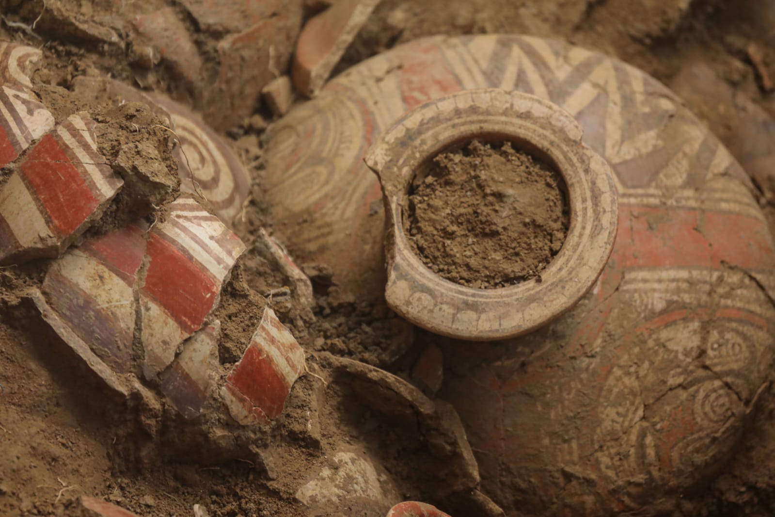 The ceramics inside Tomb 3. Photo: Ministerio de Cultura de Panam&aacute;