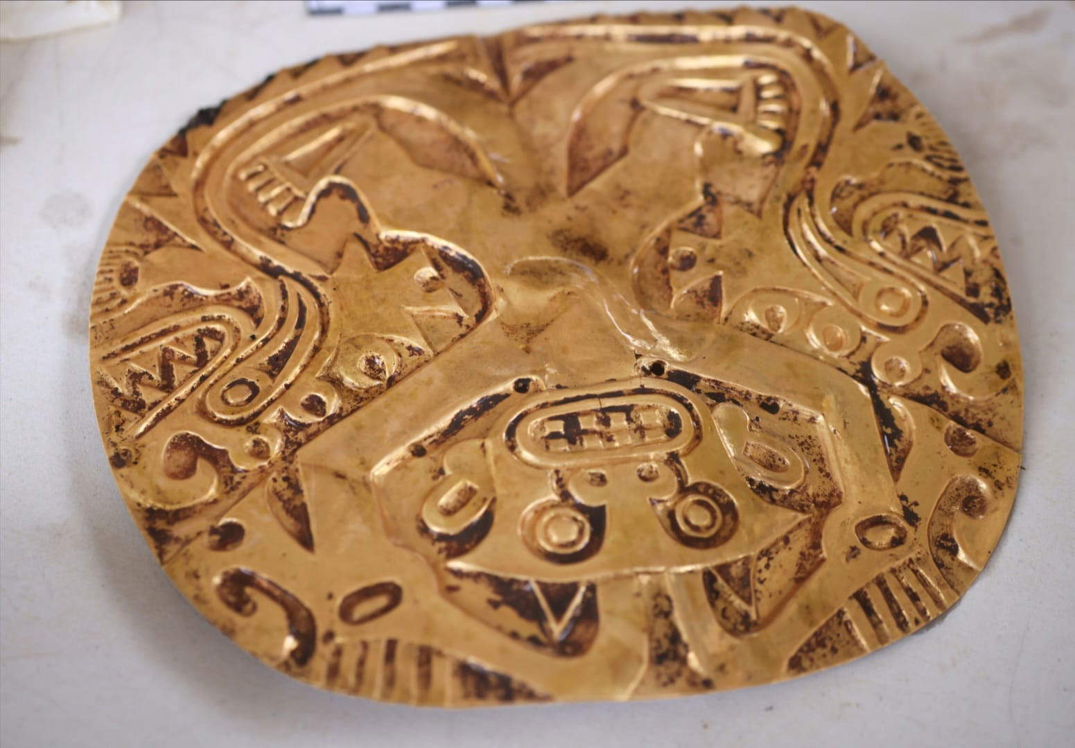 Metal ornaments inside Tomb 3. Photo: Ministerio de Cultura de Panam&aacute;