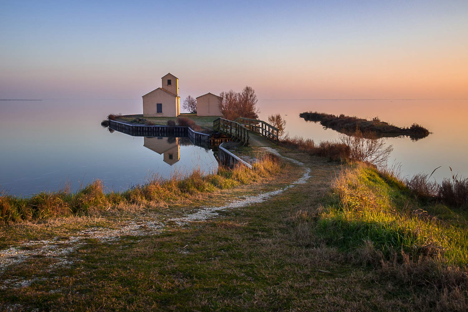 Daniela Mencobello, « Suspendu entre l'eau et le ciel, Casone Donnabona au coucher du soleil » (2e place)