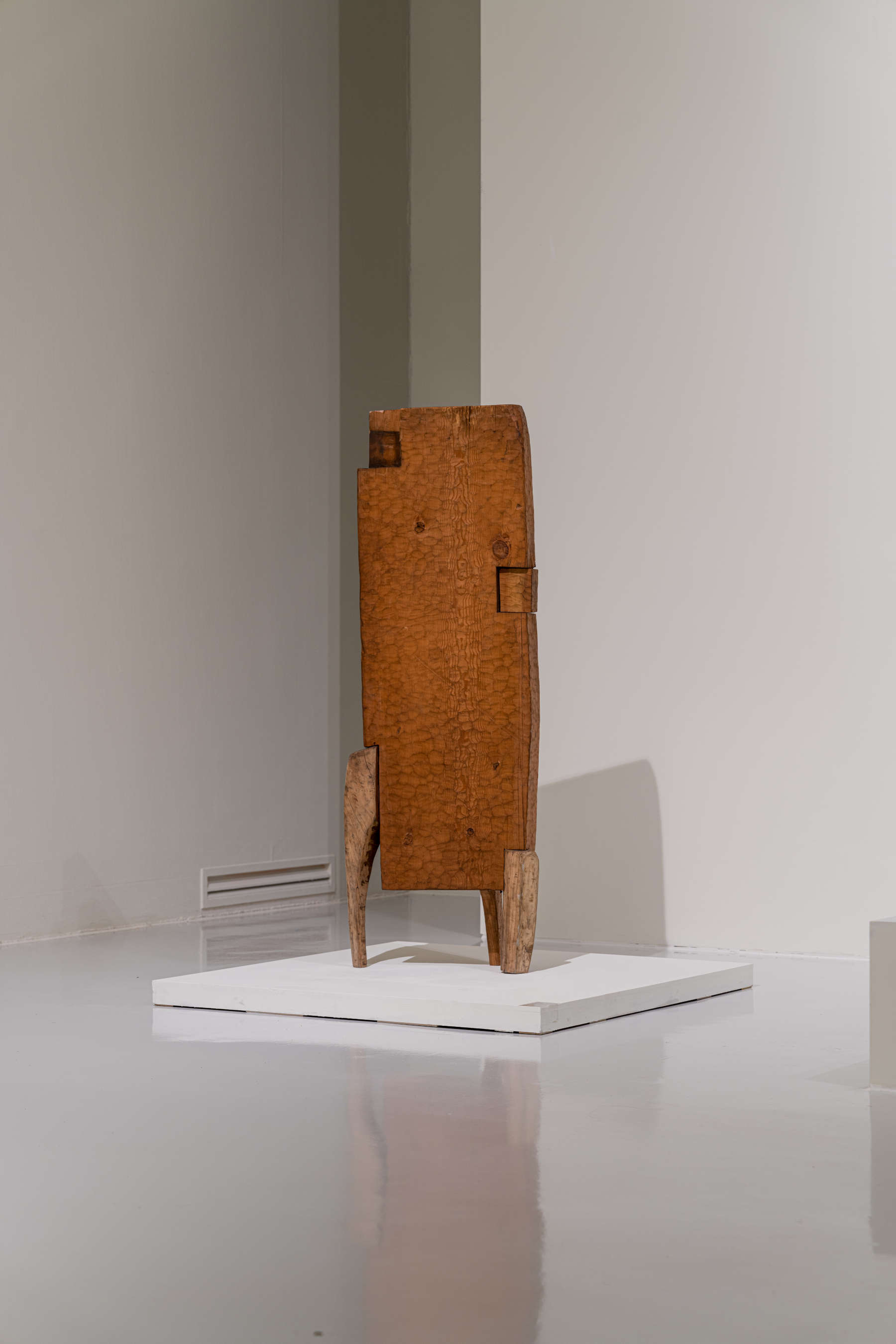Shim Moonseup, Wood Deity (1991; legno, 180 x 154 x 25 cm)