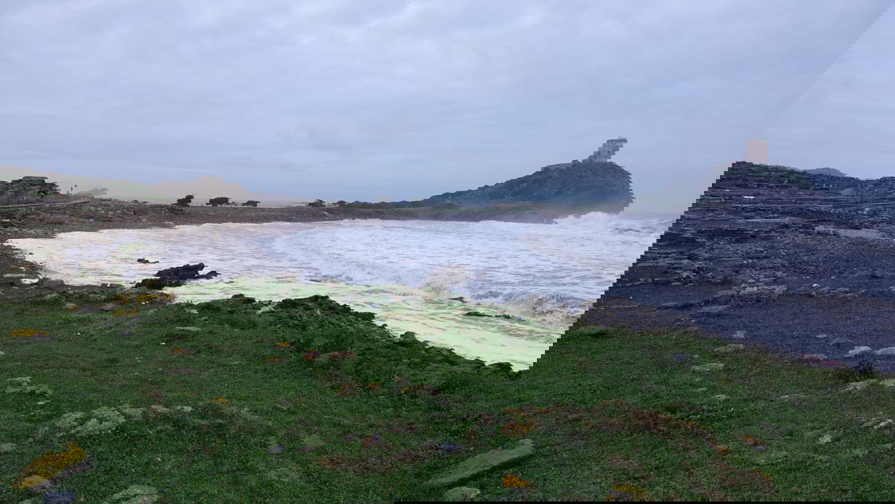 Sardinien, Schäden an der Küste von Nora aufgrund von Unwetter. Portas: 