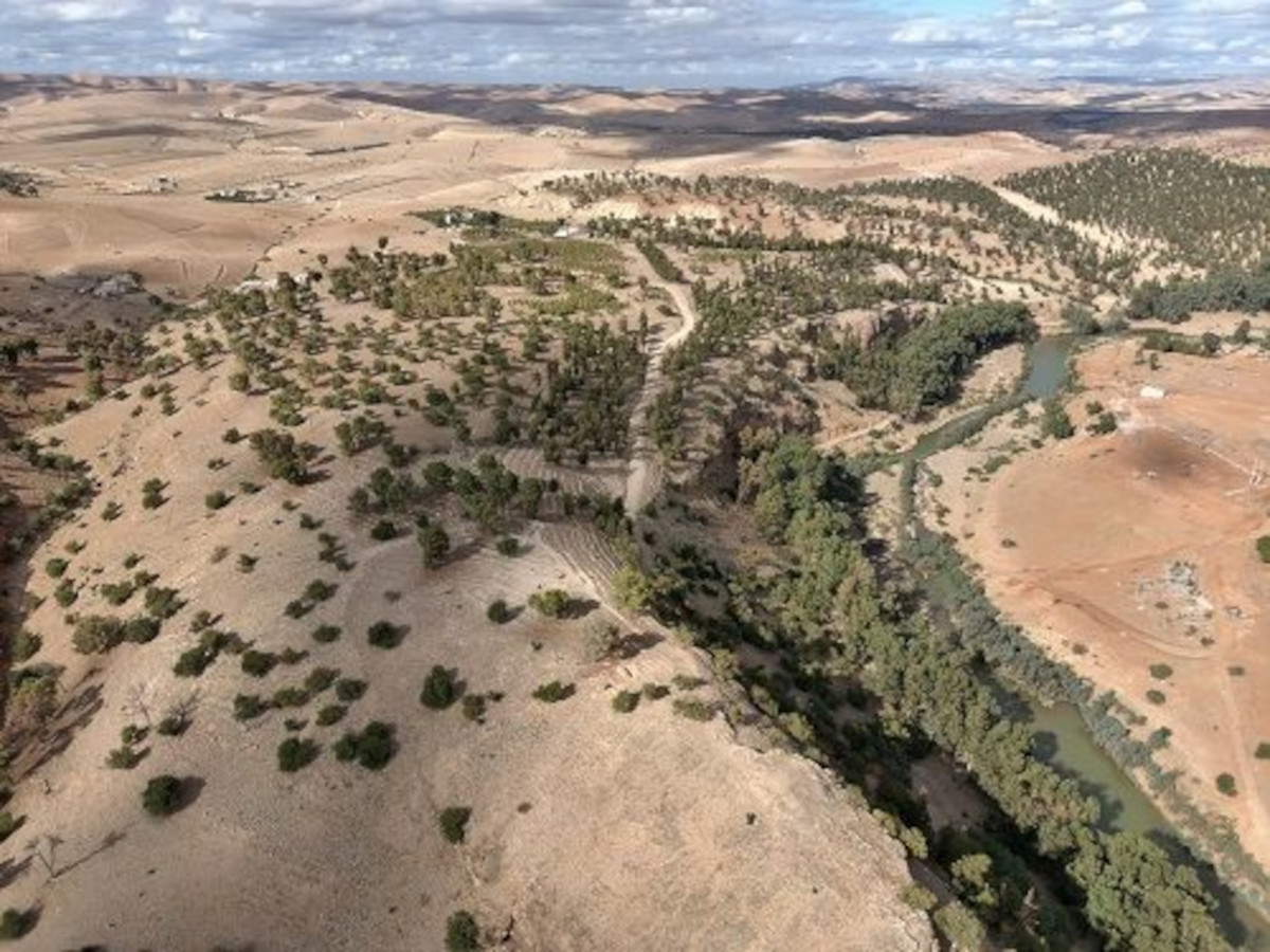 Photo aérienne prise par un drone du site d'Oued Beht (Photo : A. Garcia-Molsosa et T. Wilkinson, archives de l'OBAP)