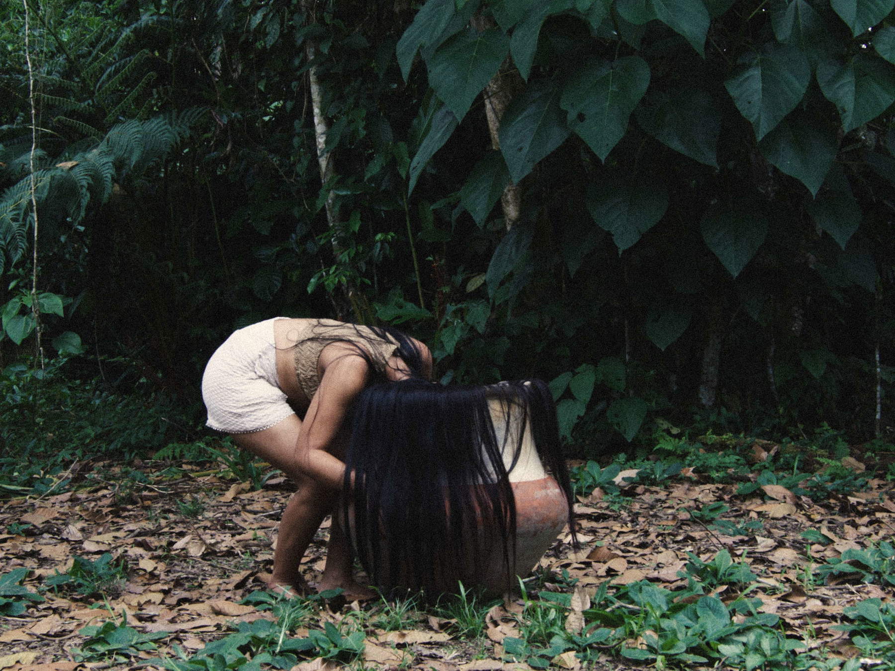 TAWNA collective, LLAKI (2025; fotogramma da video)