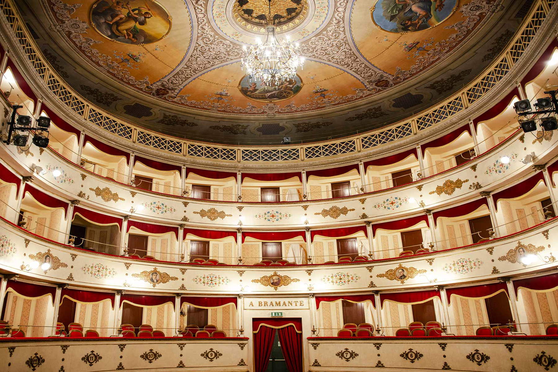 Bramante Theater, Urbania