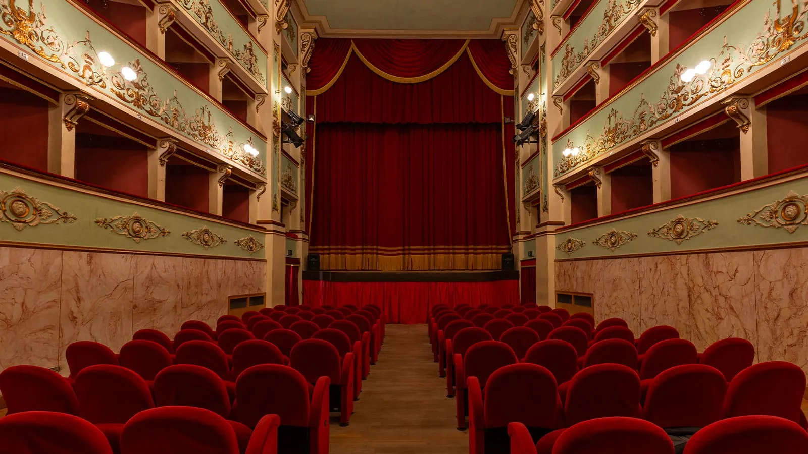 Serpente Aureo Theater, Offida