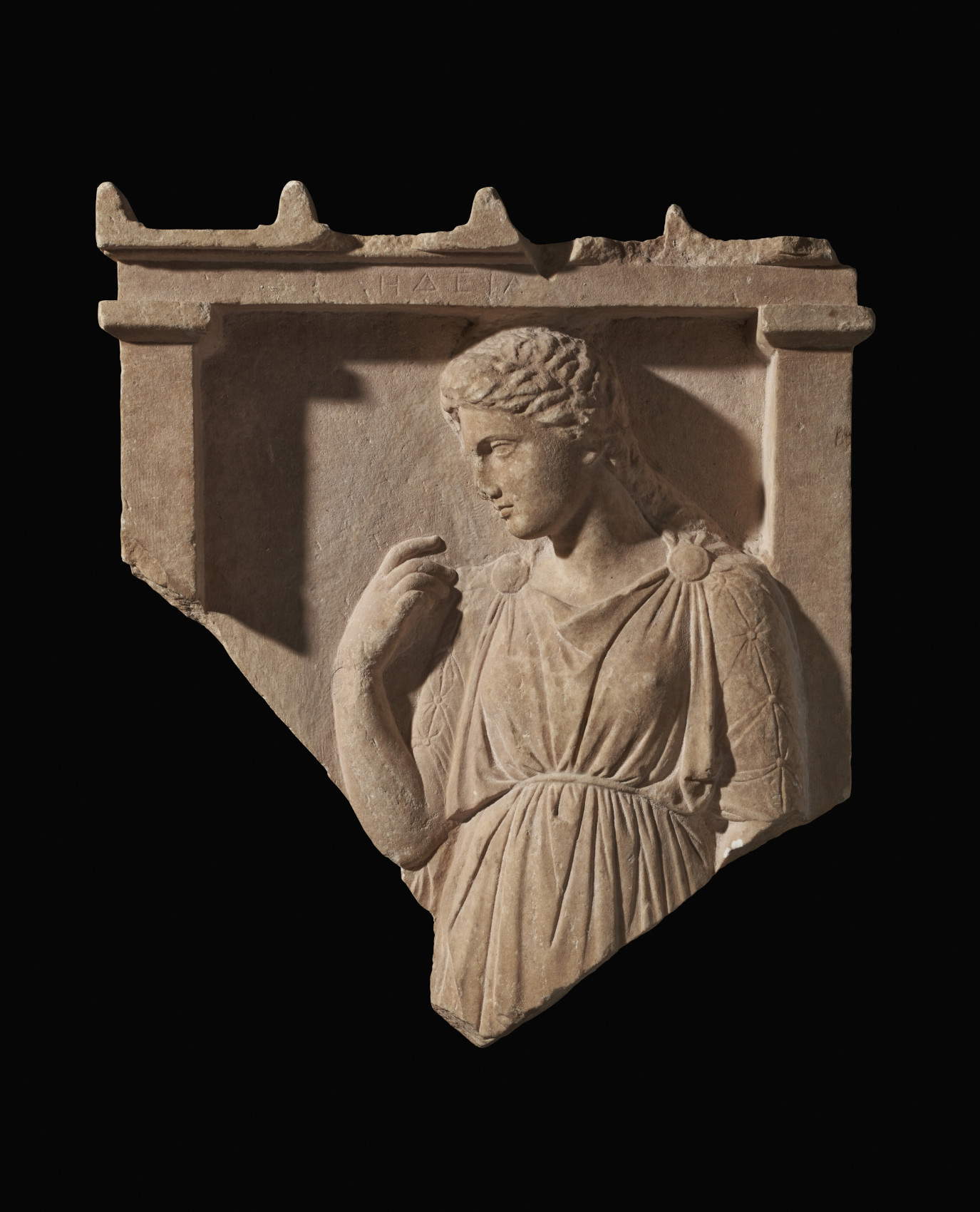 Stele di Medea, proposta da David Aaron e acquistata dal Virginia Museum of Fine Arts