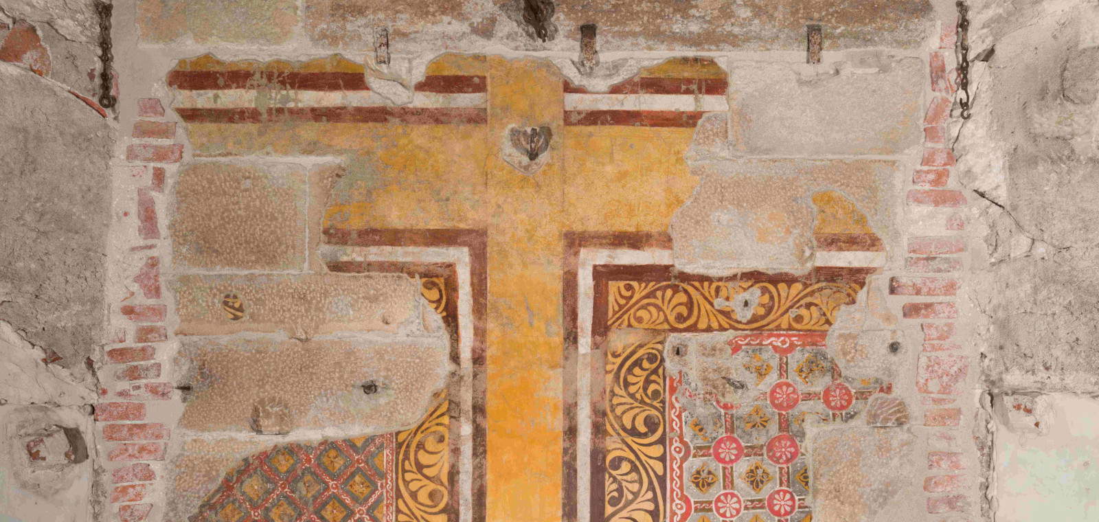 Lucca's Holy Face temple restored: remains of medieval chapel and polychrome painting discovered 