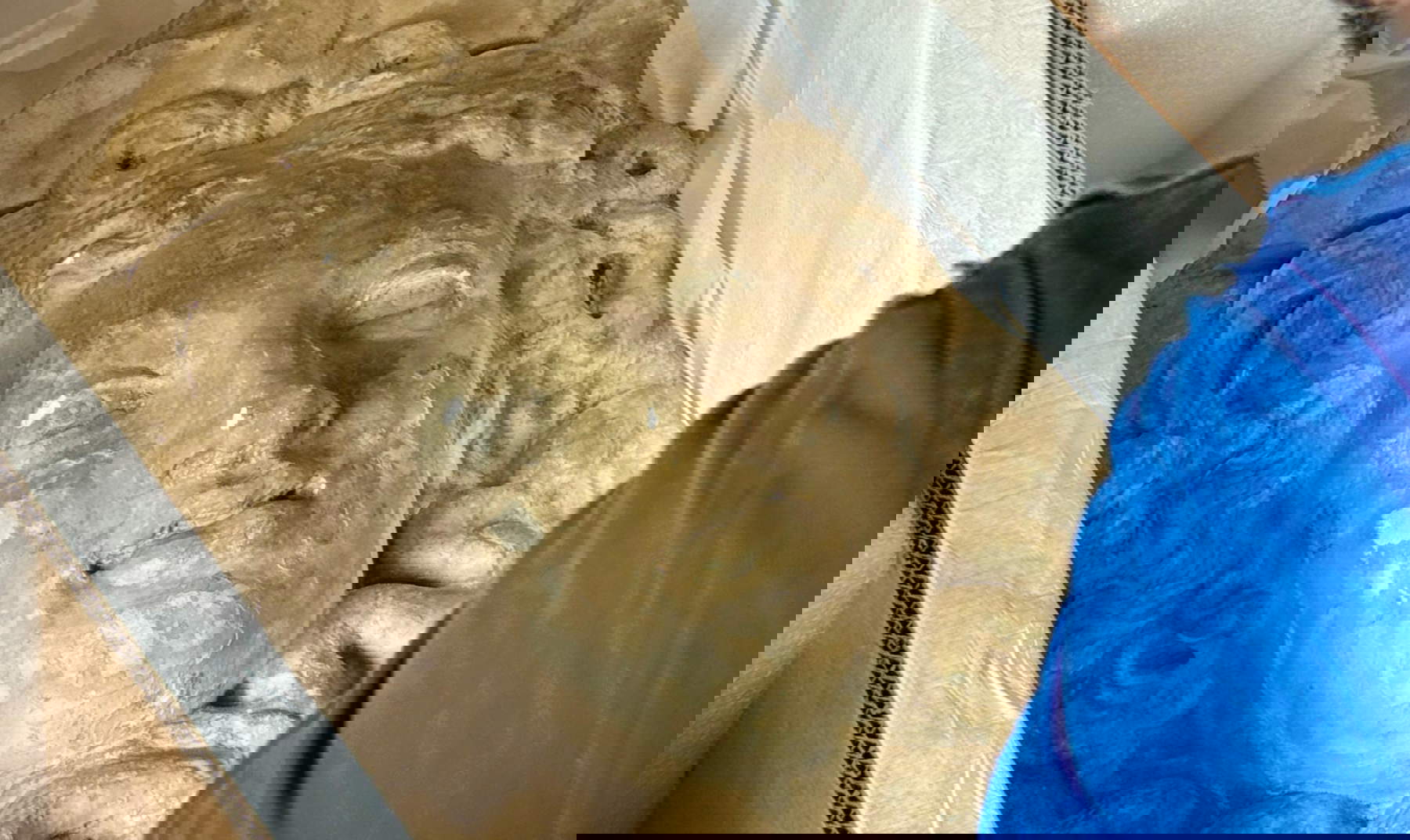 Der Kopf der Medusa in Bagno a Ripoli wird restauriert. Ursprünglich Teil der Fonte della Fata Morgana