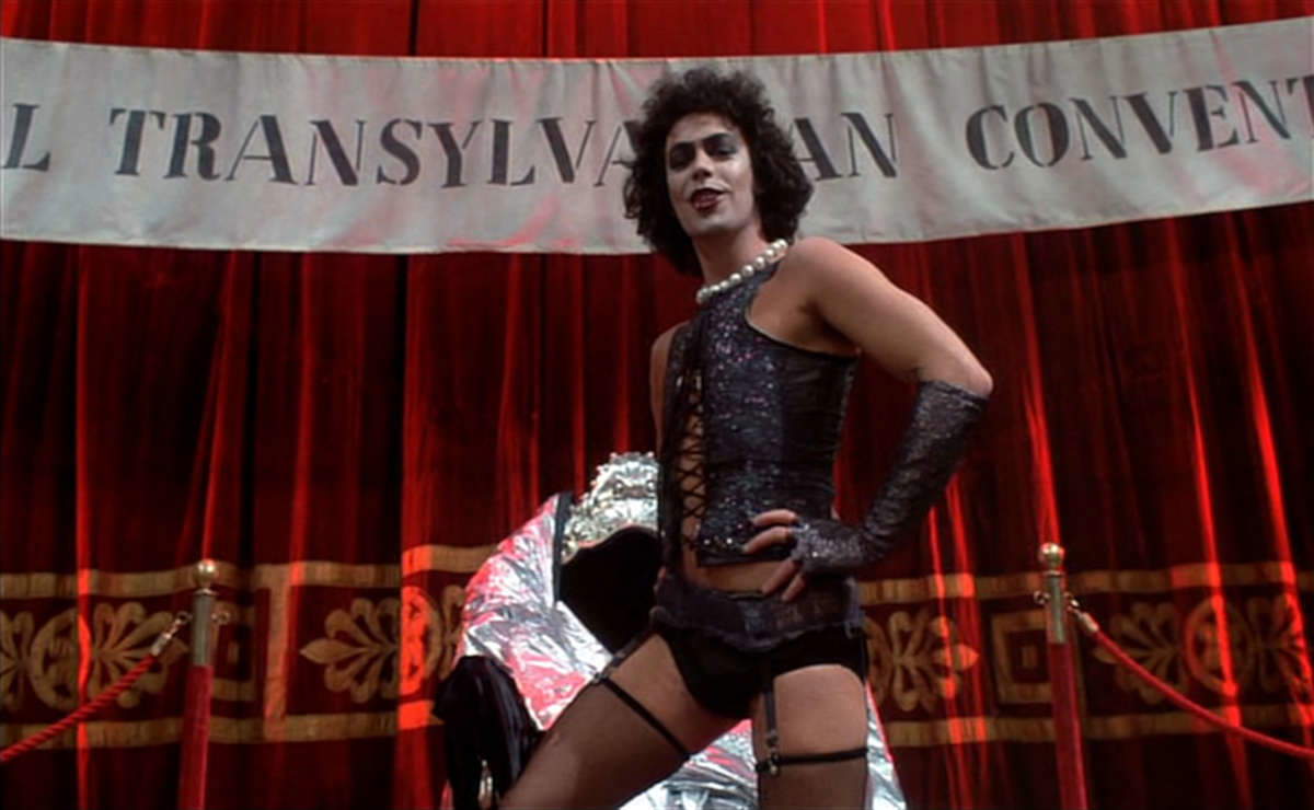 Tim Curry spielt Dr. Frank-N-Furter in „The Rocky Horror Picture Show“