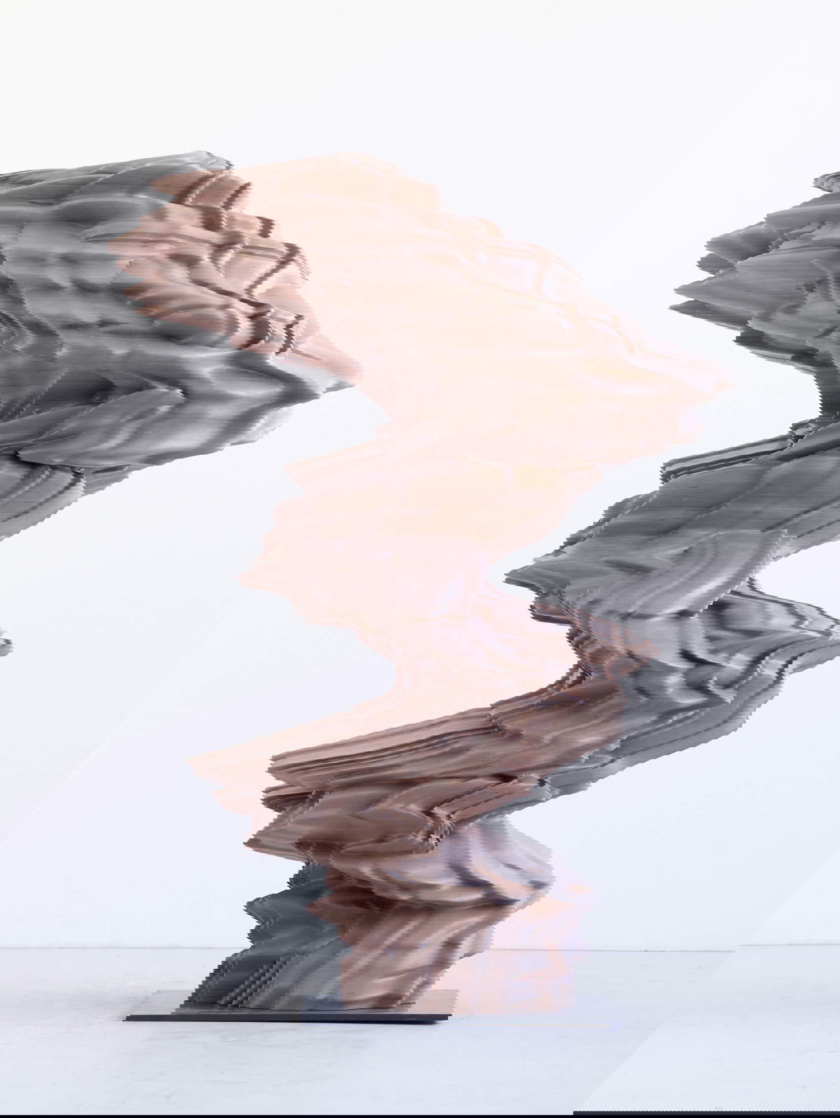 Tony Cragg, Untitled #01 (2024; legno, 290 x 207 x 138 cm). Foto: Michael Richter