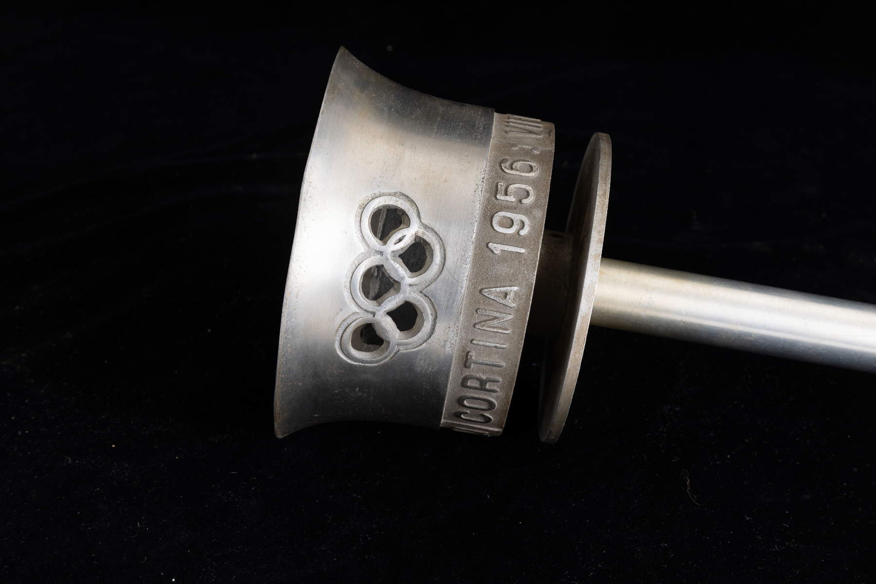 La torcia olimpica di Cortina 1956 in vendita da Cambi. Foto: Cambi