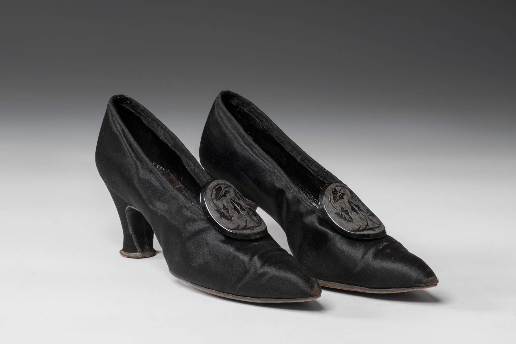 Women's Shoes, Beltramo - Turin (1923; silk satin, plastic; Turin, Palazzo Madama - Civic Museum of Ancient Art)