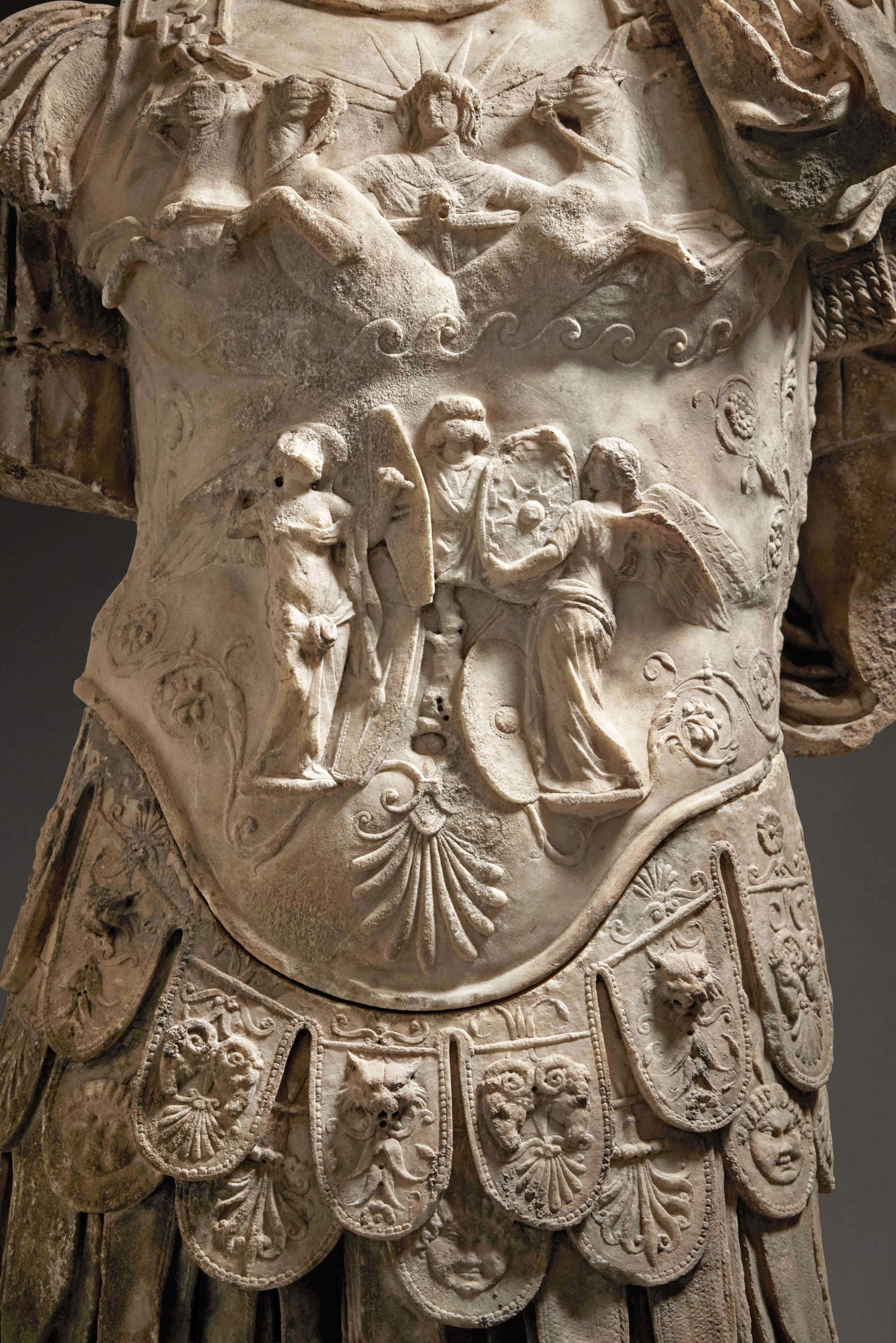Marmortorso eines Kaisers, Detailansicht