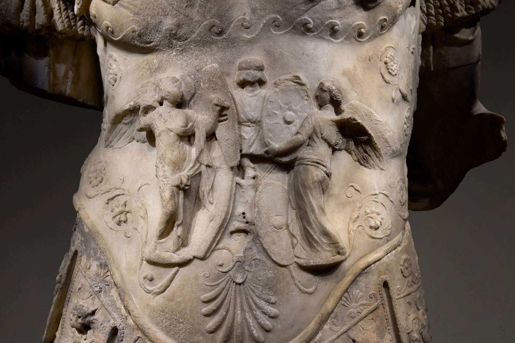 Marmortorso eines Kaisers, Detailansicht