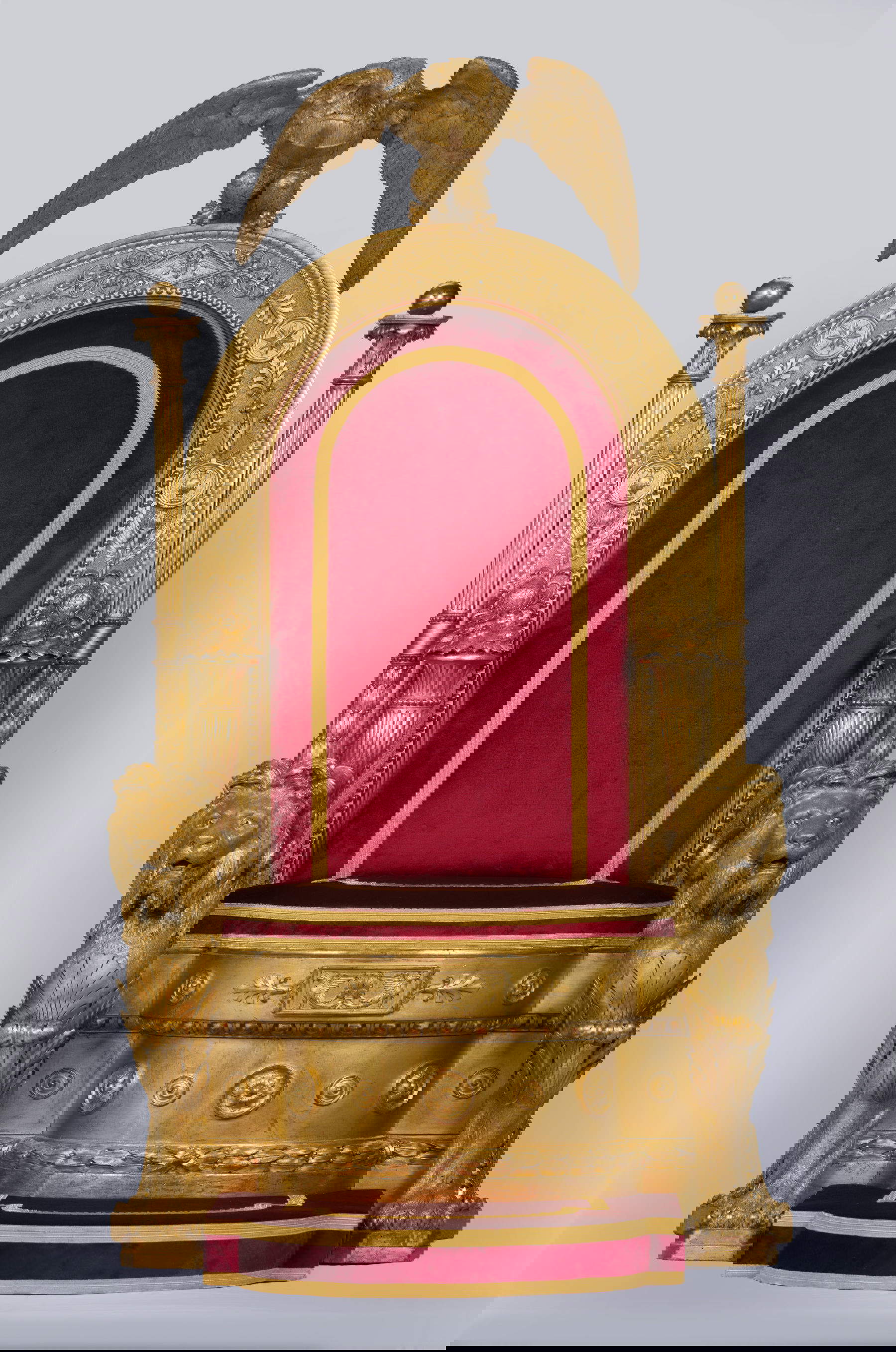 Le trône du Palais royal après restauration