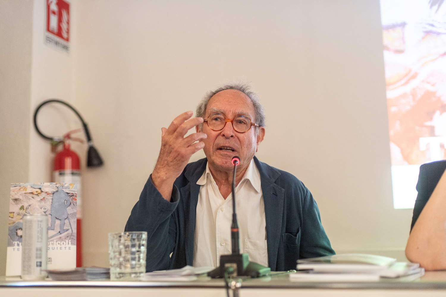 Tullio Pericoli at the opening of the exhibition