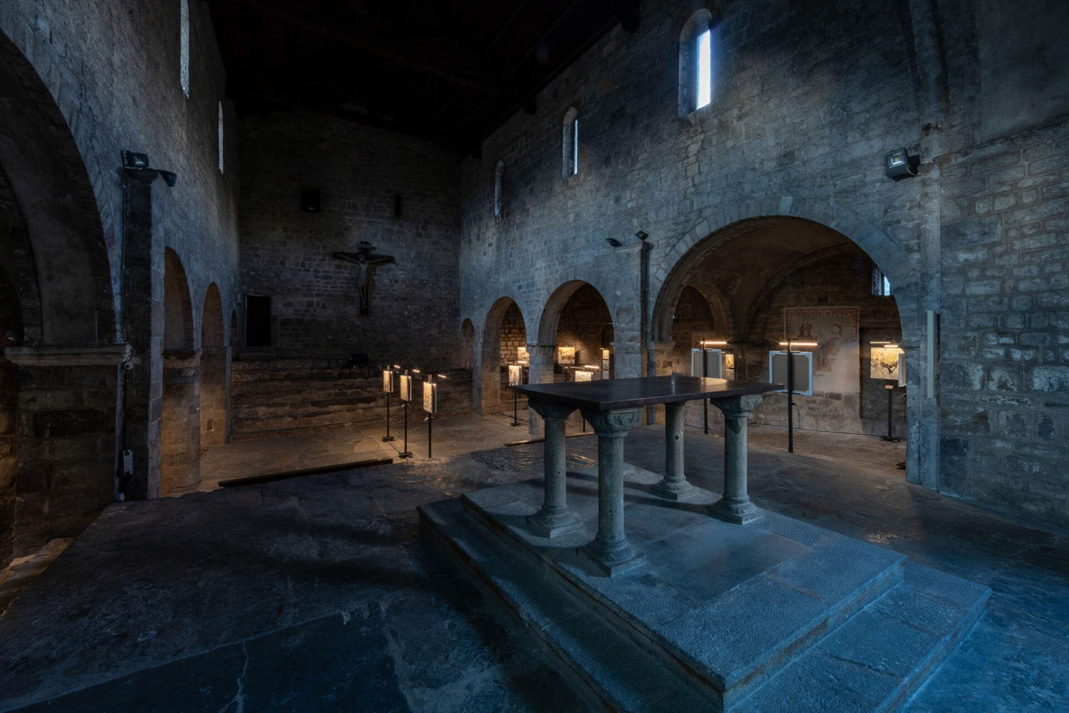 Tullio Pericoli Allestimenti. Rupestrian Lands and Earthquakes, Cemmo di Capo di Ponte (Brescia). Photo: Davide Bassanesi