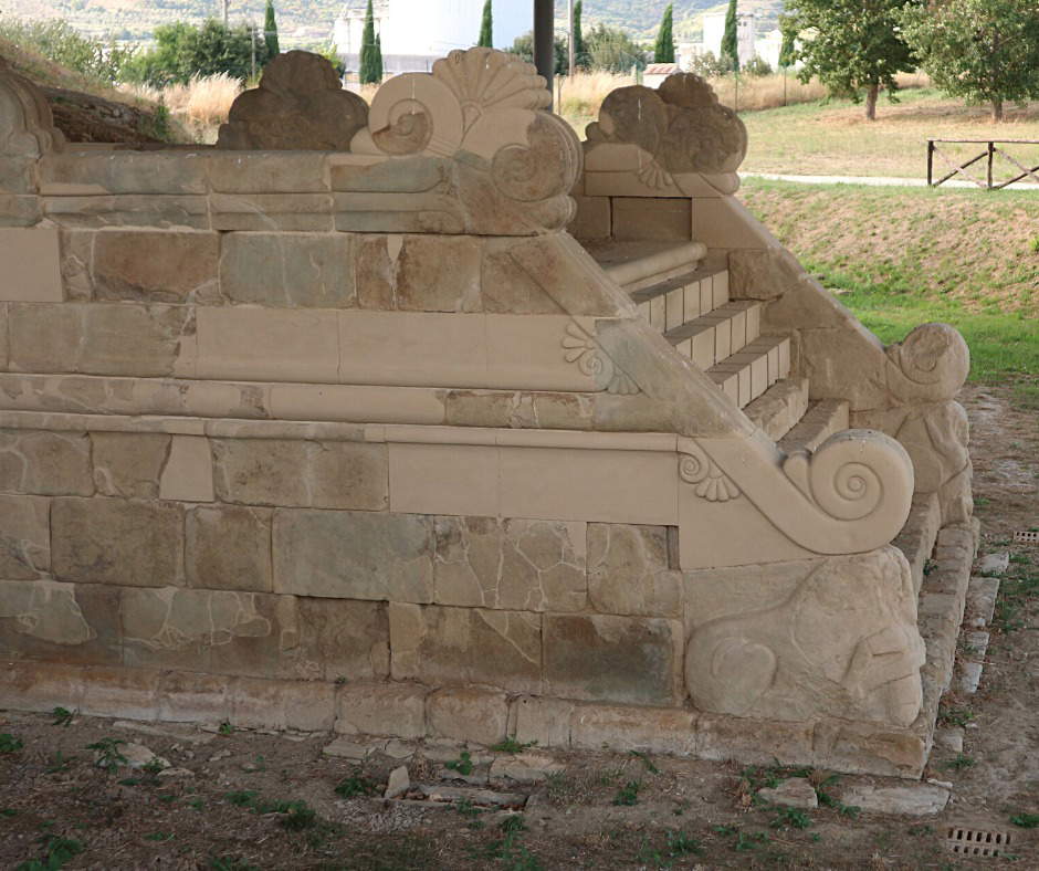 Tumulo II del Sodo, altare. Foto: MAEC Cortona